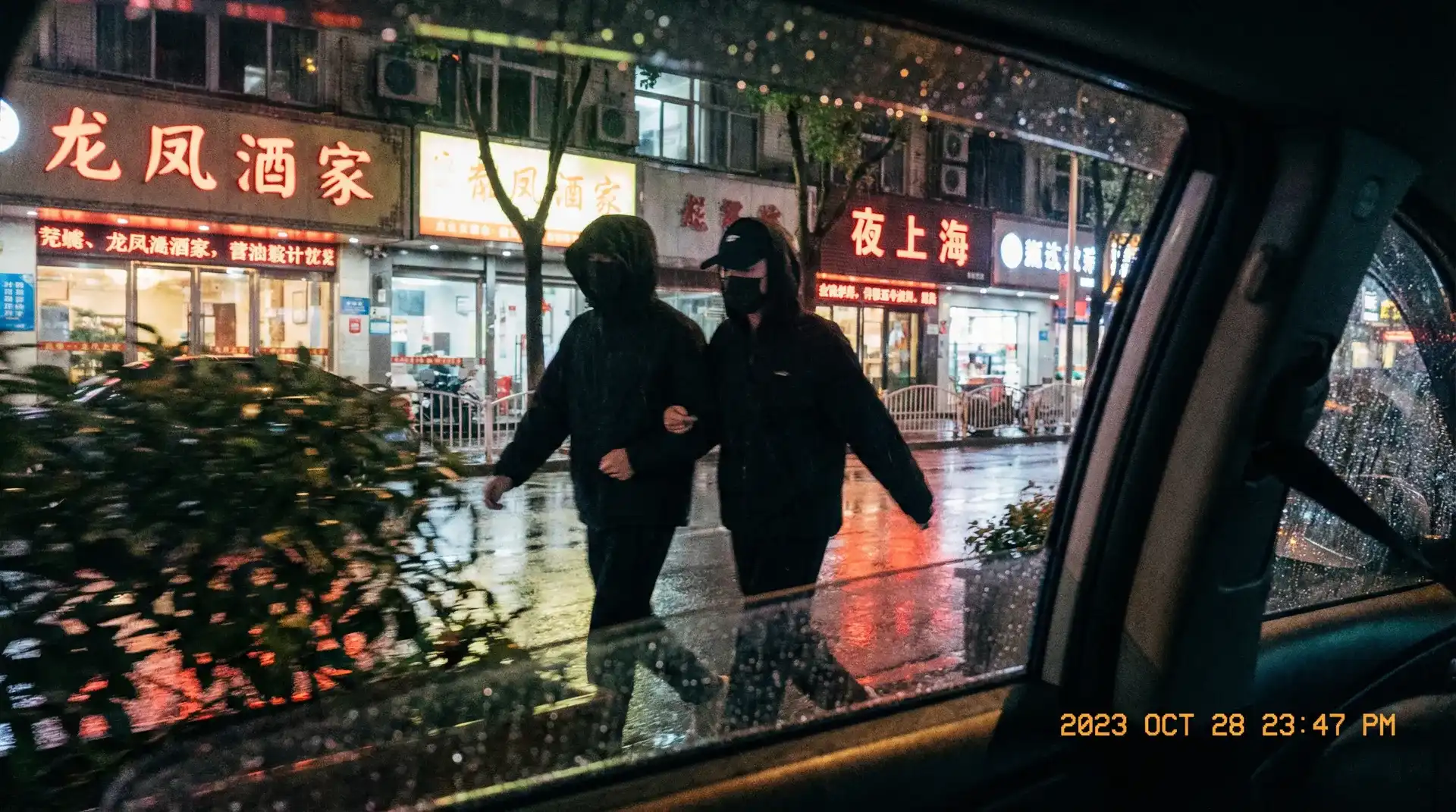 漂亮的邻居无删减版在线观看 - 顶流明星深夜密会现场抓拍照片